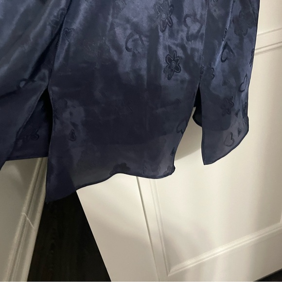 Short dark blue mini dress with floral patterns and two slits - Picture 3 of 3